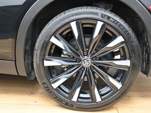 Used 2024 Toyota Crown Platinum AWD/4WD image 12
