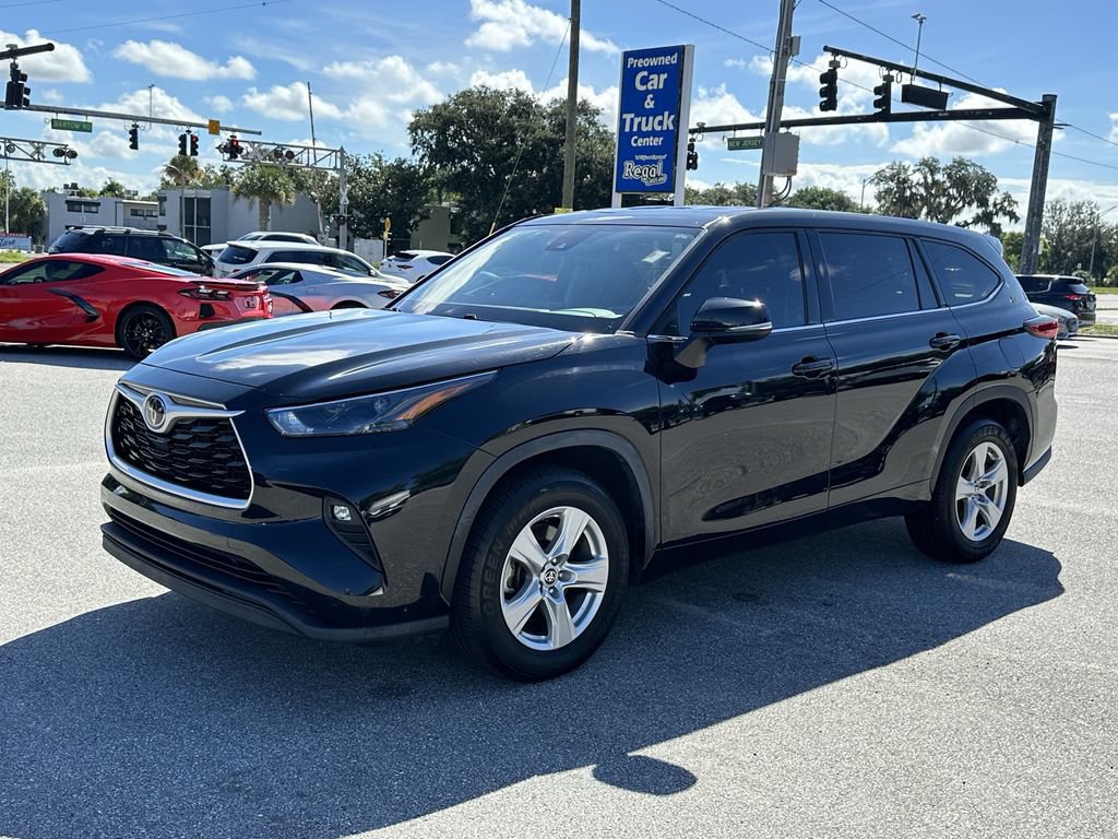 Used 2022 Toyota Highlander LE FWD image 9