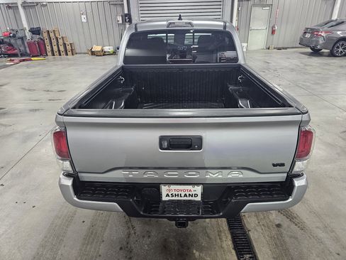 Used 2022 Toyota Tacoma TRD Sport image 5