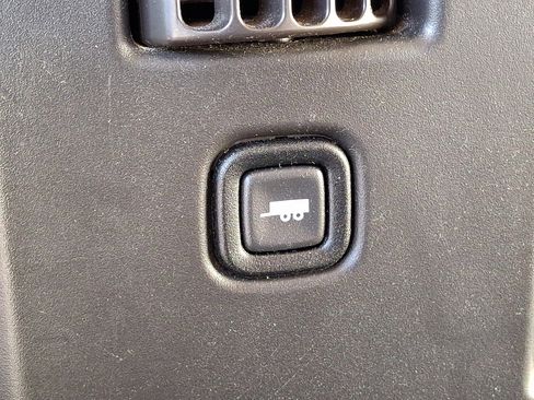 Used 2018 Chevrolet Express 2500 Extended image 23