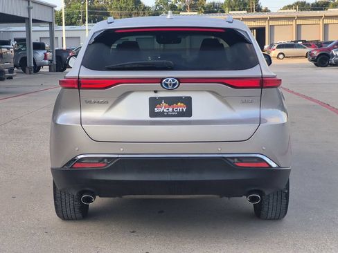 Used 2023 Toyota Venza XLE AWD/4WD image 5