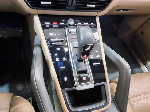 Used 2020 Porsche Cayenne w/ Premium Package AWD/4WD image 25