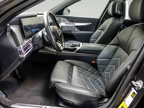 Used 2023 BMW i7 xDrive60 AWD/4WD image 8