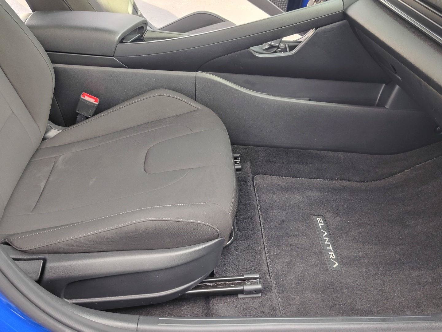 Used 2025 Hyundai Elantra SEL FWD image 25