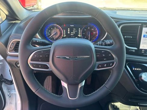 New 2026 Chrysler Pacifica Select image 18