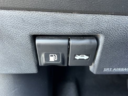 Used 2020 Nissan Kicks SR image 22