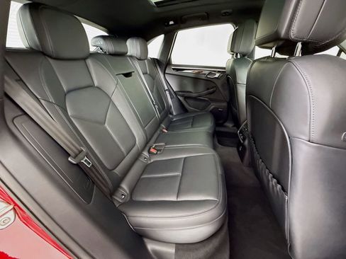Certified 2025 Porsche Macan AWD/4WD image 31