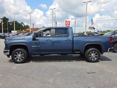 Used 2025 Chevrolet Silverado 2500 LT AWD/4WD image 2