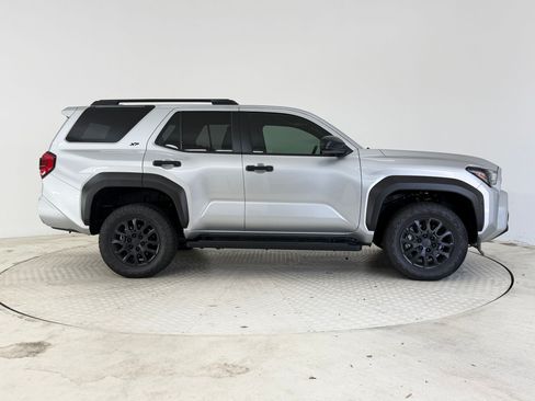 Used 2026 Toyota 4Runner SR5 RWD image 8
