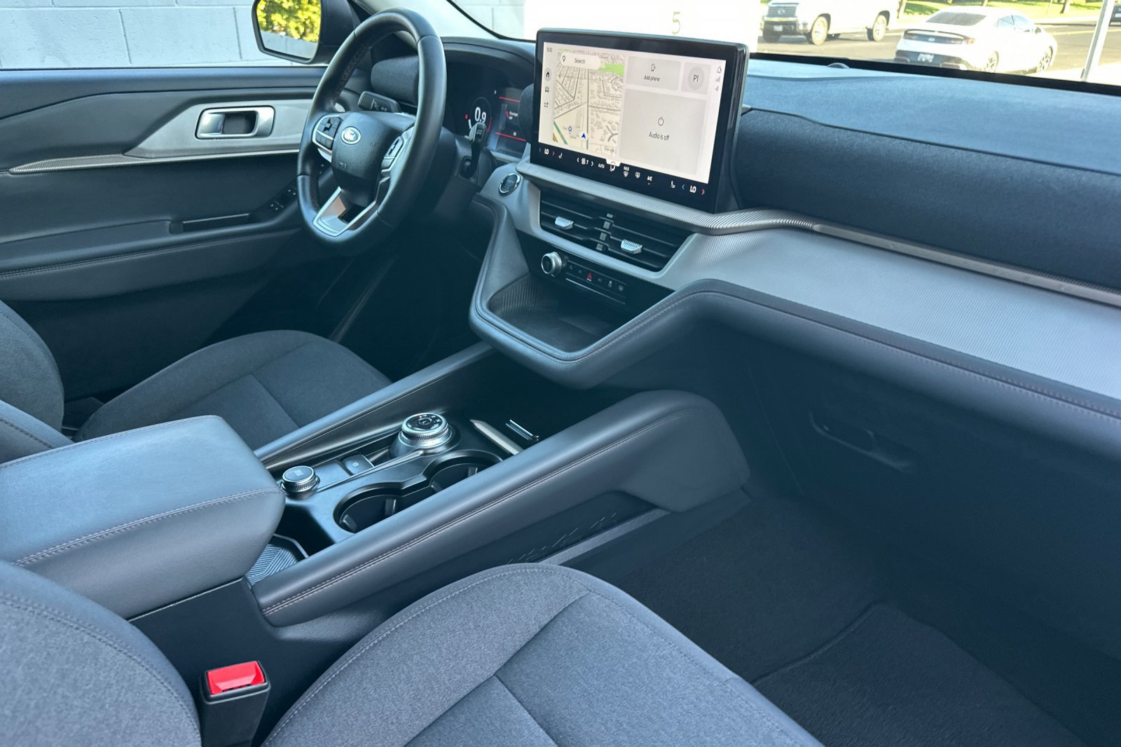 Used 2025 Ford Explorer Active AWD/4WD image 17