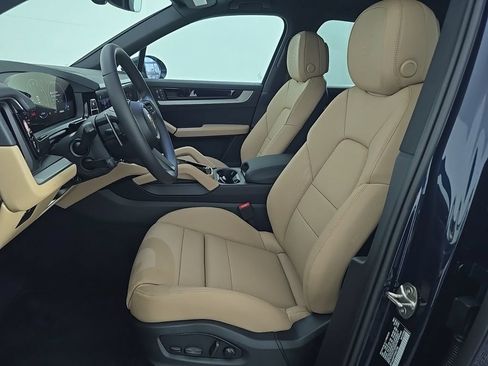 Certified 2026 Porsche Cayenne AWD/4WD image 5