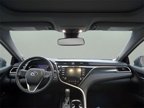 Used 2018 Toyota Camry XSE image 10