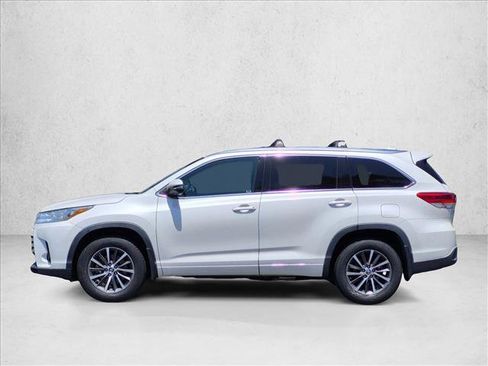 Used 2018 Toyota Highlander XLE AWD/4WD image 8