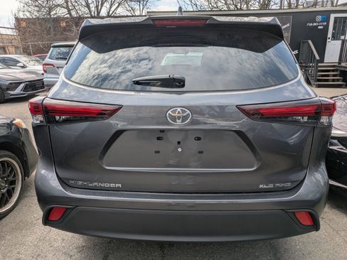 Used 2024 Toyota Highlander XLE image 5