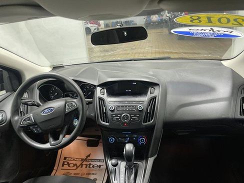 Used 2018 Ford Focus SE FWD image 16