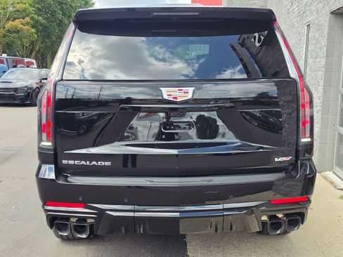 Used 2026 Cadillac Escalade V w/ LPO, Floor Liner Package AWD/4WD image 6