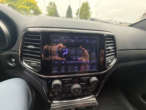 Used 2019 Jeep Grand Cherokee Altitude AWD/4WD image 46