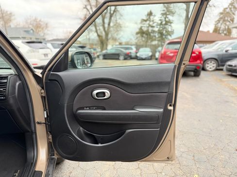Used 2015 Kia Soul + image 32