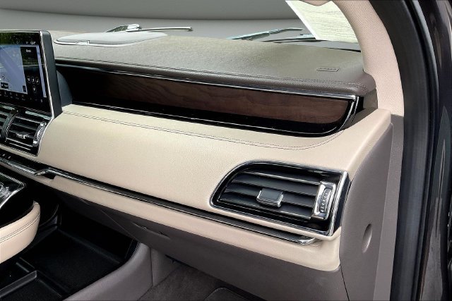Used 2023 Lincoln Navigator L Reserve AWD/4WD image 29