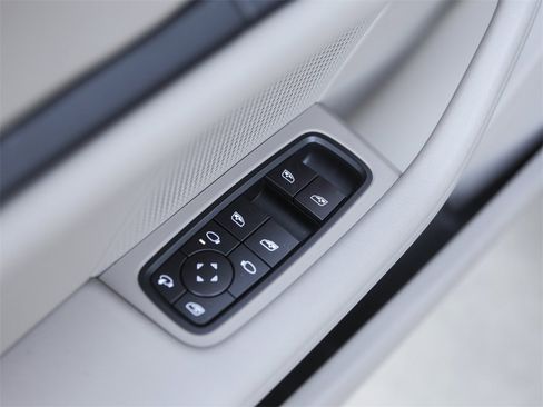 Certified 2024 Porsche Taycan 4S image 27