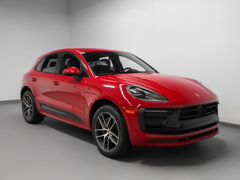 Certified 2023 Porsche Macan AWD/4WD image 10