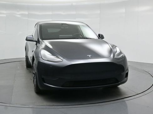 Used 2024 Tesla Model Y Long Range image 50