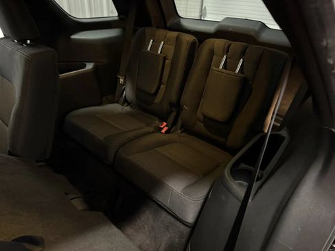 Used 2017 Ford Explorer XLT AWD/4WD image 38