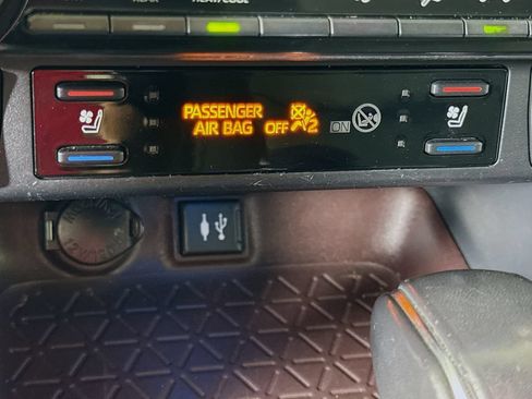 Used 2019 Toyota RAV4 Limited w/ Cold Weather Package AWD/4WD image 21