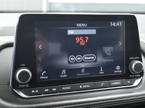 Used 2024 Nissan Rogue SV image 12