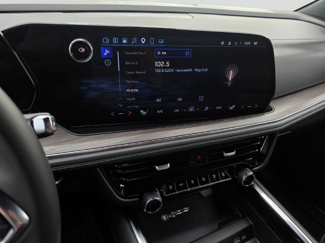 Used 2025 Chevrolet Suburban Z71 AWD/4WD image 33