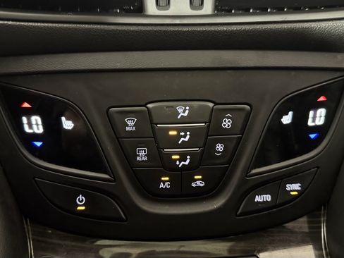 Used 2019 Buick Envision Essence FWD image 22