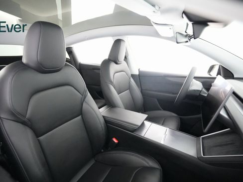 Used 2026 Tesla Model Y Long Range RWD image 8