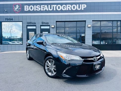Used 2015 Toyota Camry SE FWD image 1