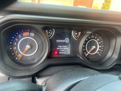 Used 2025 Jeep Wrangler Sport AWD/4WD image 18