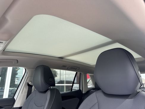 New 2026 Volkswagen Tiguan SE image 18