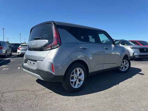 Used 2025 Kia Soul LX w/ LX Technology Package FWD image 10