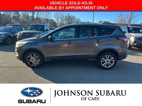Used 2017 Ford Escape SE image 5