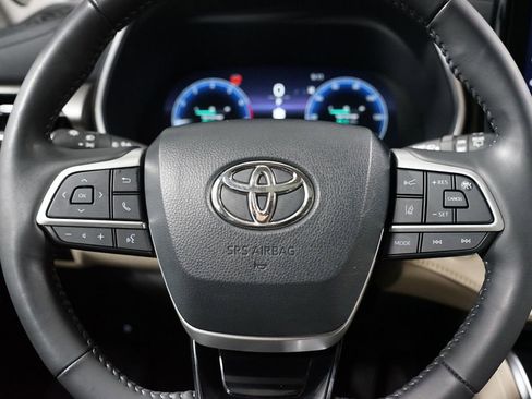 Used 2024 Toyota Highlander Limited image 12