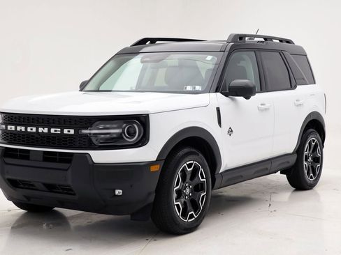 Used 2025 Ford Bronco Sport Outer Banks w/ Outer Banks Tech Package+ image 2