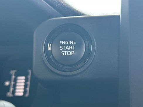 Used 2025 Toyota Tacoma SR5 AWD/4WD image 23