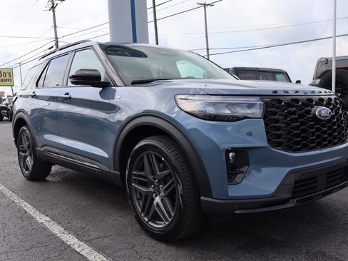 New 2026 Ford Explorer ST-Line w/ ST-Line Street Pack AWD/4WD image 9