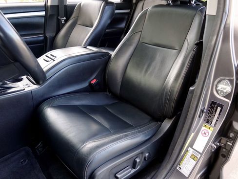 Used 2018 Toyota Highlander XLE image 6