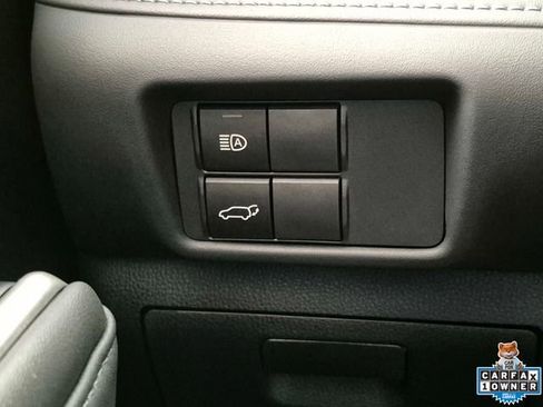 Used 2022 Toyota Highlander XLE AWD/4WD image 18
