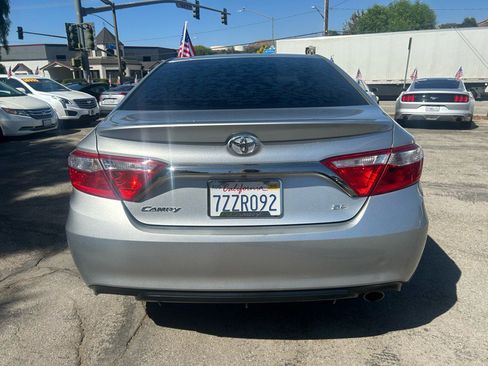 Used 2017 Toyota Camry SE image 4