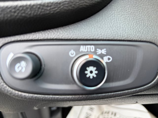 Used 2019 Chevrolet Trax LT w/ LT Convenience Package AWD/4WD image 26
