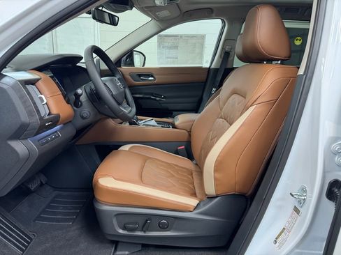 New 2026 Nissan Pathfinder Platinum image 12