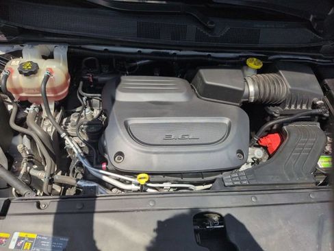 Used 2023 Chrysler Pacifica Touring-L FWD image 35