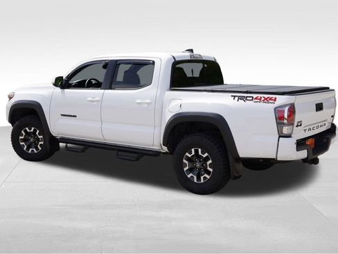 Used 2023 Toyota Tacoma TRD Off-Road w/ TRD Premium Off Road Package AWD/4WD image 8