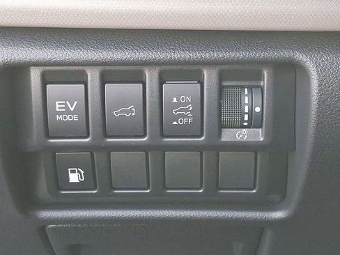 Certified 2025 Subaru Forester Premium image 24