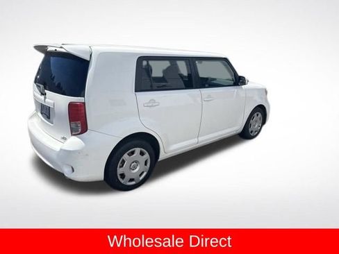 Used 2011 Scion xB FWD image 2